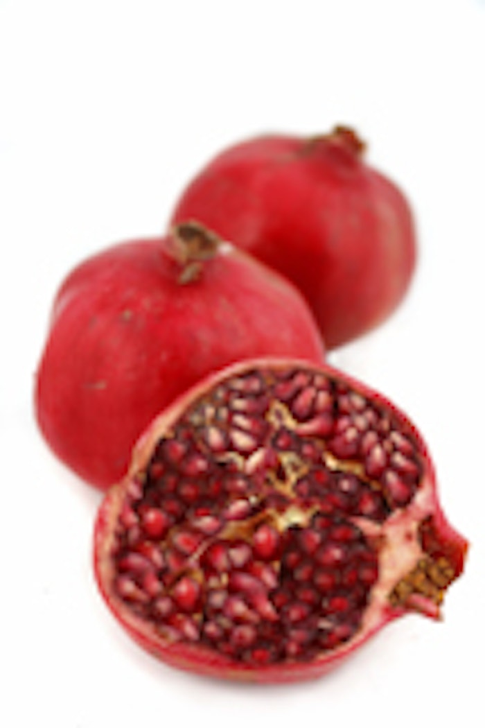 pomegranate_on_white_is