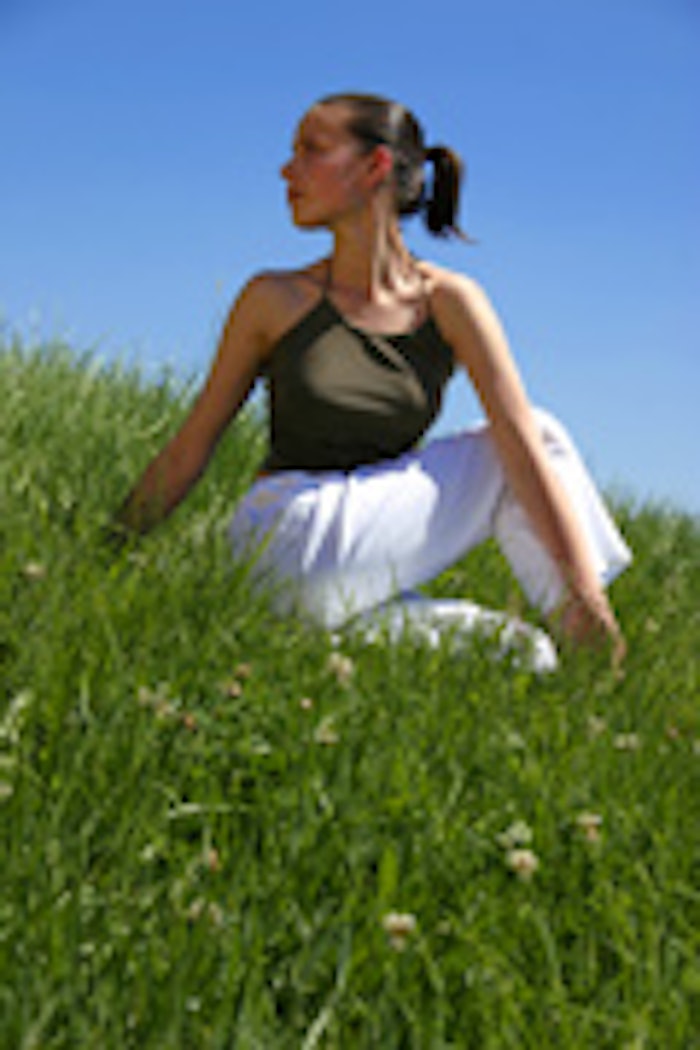 yoga_woman_grass