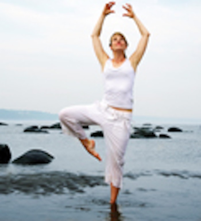 womn_yoga_ocean_is