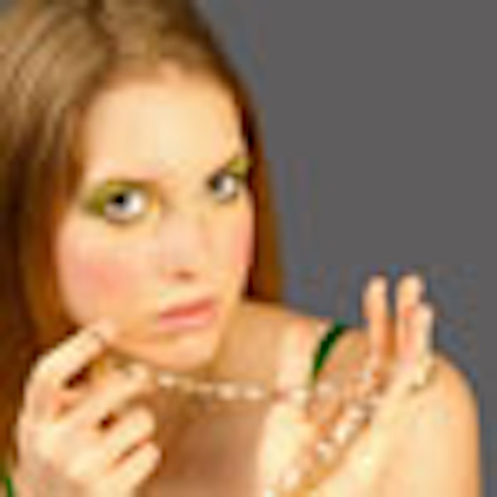 dt_greengirl_necklace.thumb