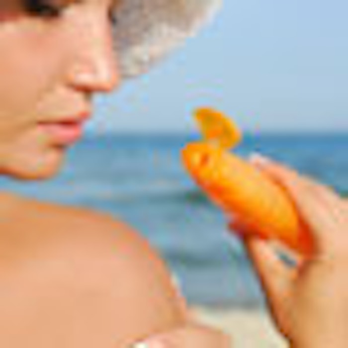 Woman-suntan-lotion_f1