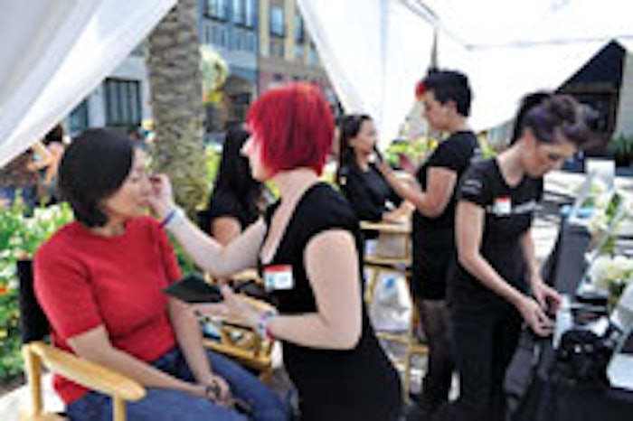The design team from SFIEC gave consumer attendees free makeovers.