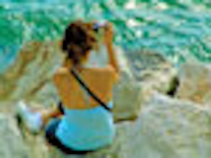 woman_back_take_picture_f