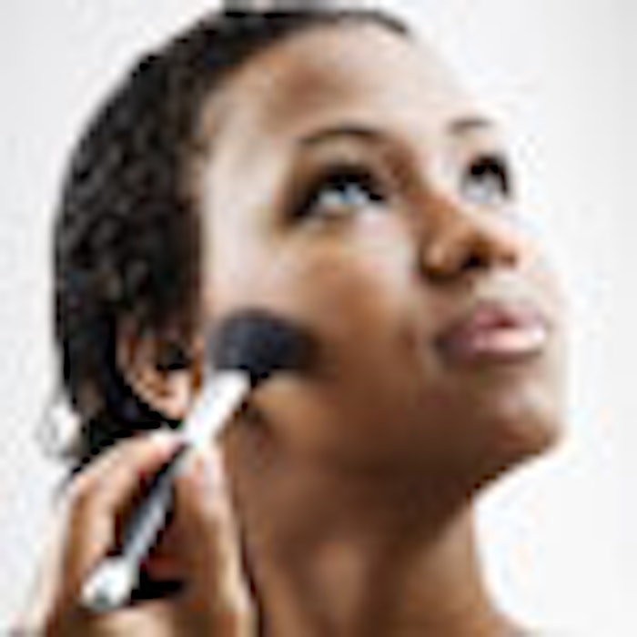 Apply_powder_dark_skin_f