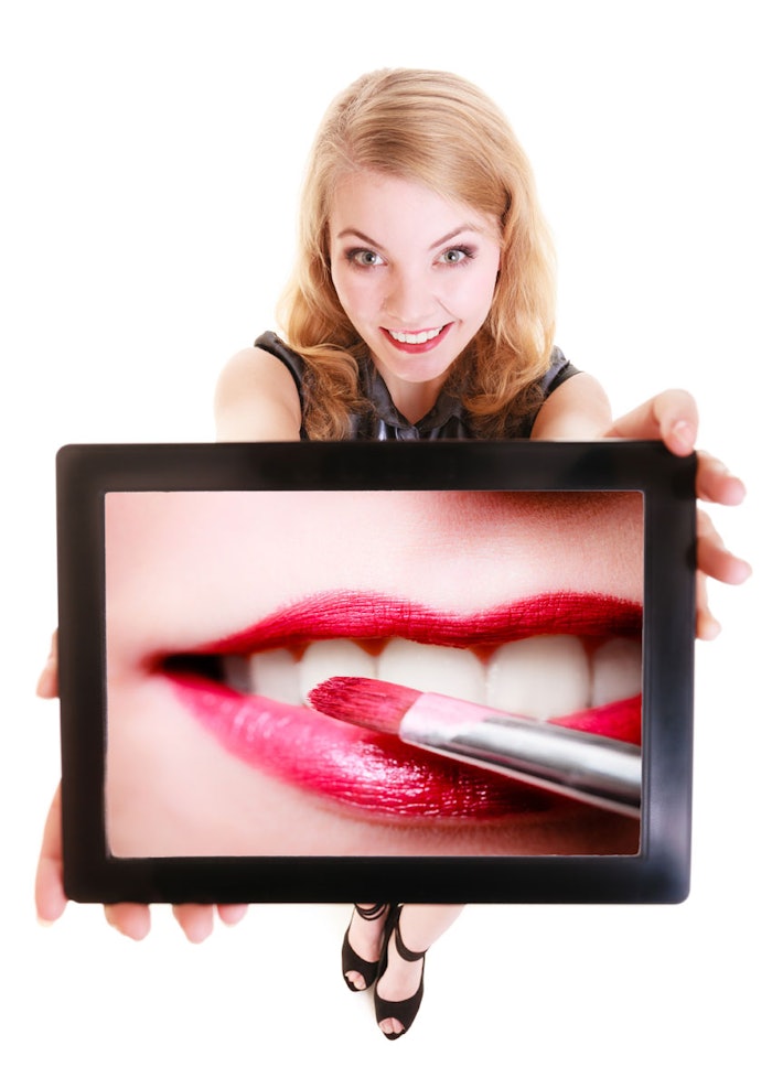 850x850_NoParallaxWomanwithTablet
