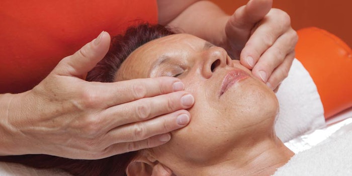 SI1510_NatTherapy_Steventon_faceMassage_850_np