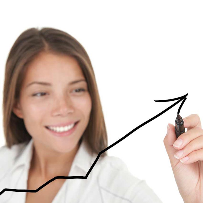 Woman_drawing_arrow_bb
