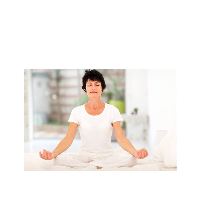 850_ladymeditatesatspa_p