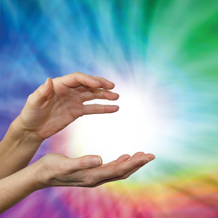 SI1601_Reiki_Bertaut_hands_850