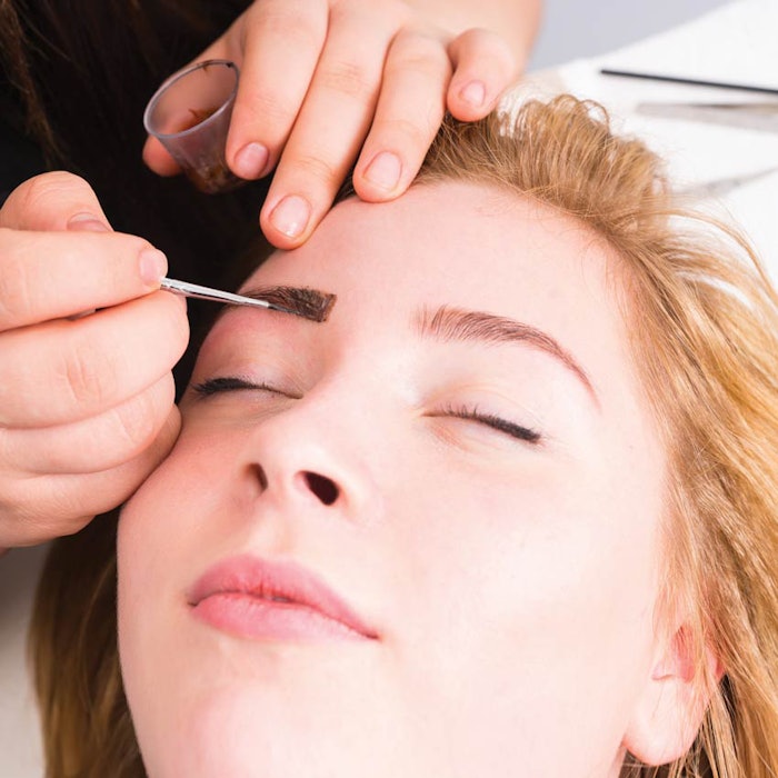 SI1602_10Things_dream_63690549_eyebrow_850