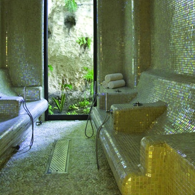 grand_velas_mud_room