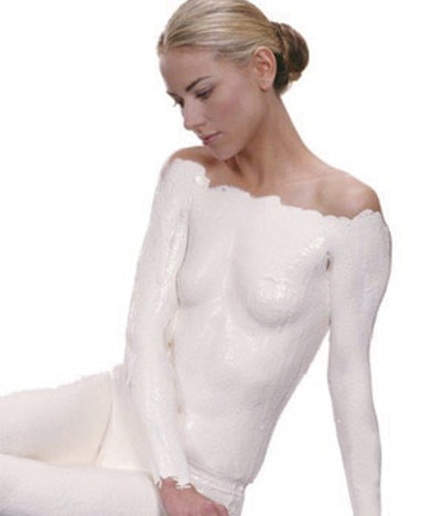 Step 1. Place honey, almond and oatmeal scrub in a rubber bowl. Add an equal amount of buttermilk or yogurt and mix until smooth. Keep the polish warm by placing the bowl in hot water or a hot cabin.