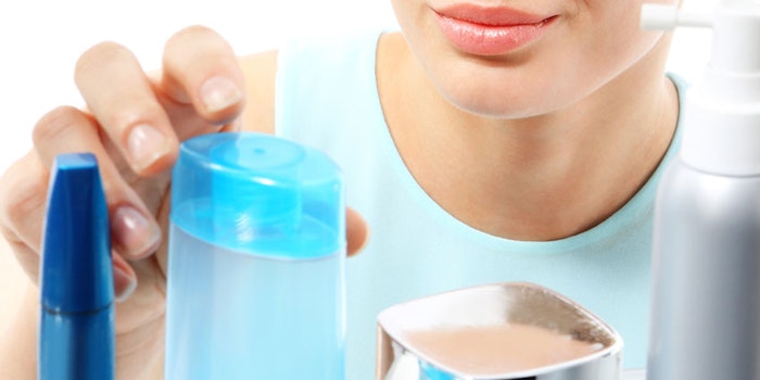 WomanPickingPackaging850x425