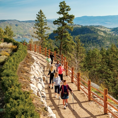 sparkling-hill-resort-hiking