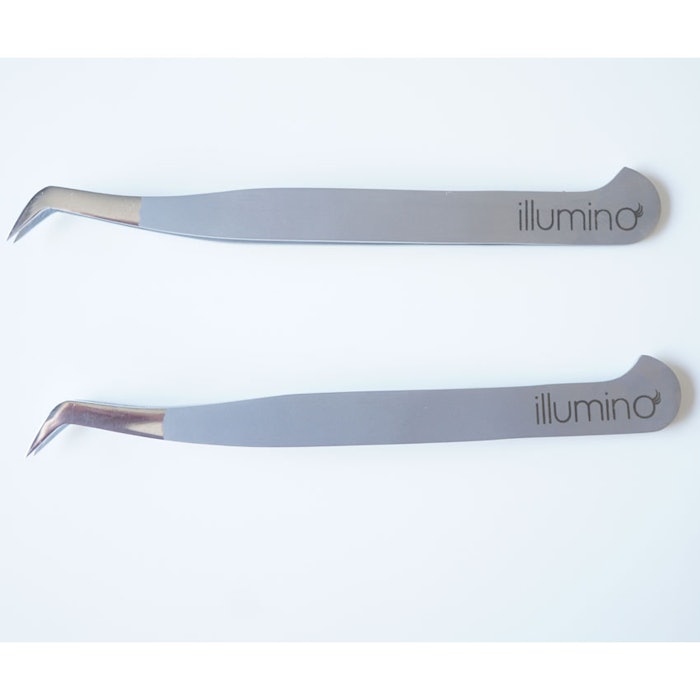 Volume Crane Tweezers Illumino Lashes (Booth 176) 510-836-7732 https://illuminolashes.com Sculpted after the bird, Illumino's Crane Tweezers are made of Japanese steel. The lightweight and durable metal is more resistant to corrosion than the standard metal tweezer. The shape of the handle conforms to the hand for easier volume lash-making.