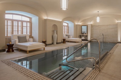 four-seasons-prague-whirlpool