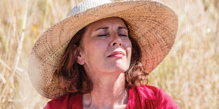 SI1708_Aging_dream_65808028_fieldWoman_850_np