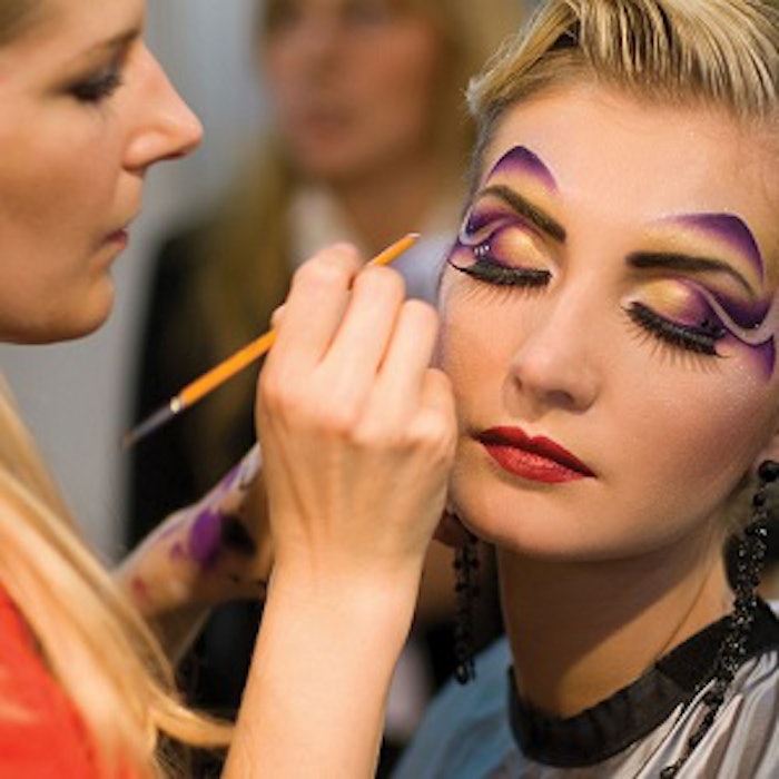 si_makeup_thumb_111517