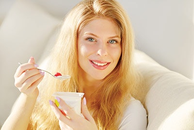 Si1801 Acne Goodwin Dreamstime Xxl 82127666 Girl Smiling 400