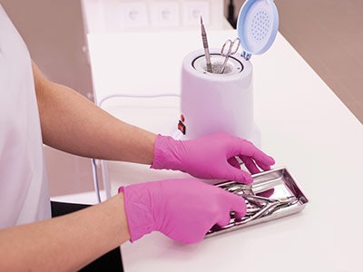 Si1801 Bloodborn Dreamstime 95924774pink Gloves 400