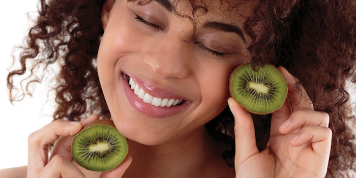SmilingWomanKiwi850x425