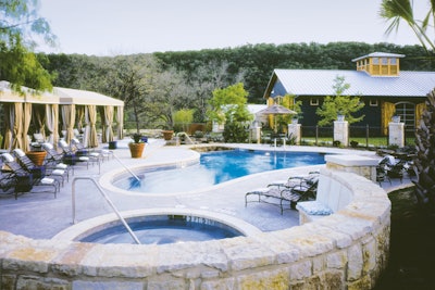 lake-austin-resort-pool