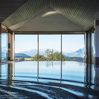 romantik-hotel-pool