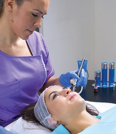 Si1802 Hormones Dreamstime Xxl 83555729 400