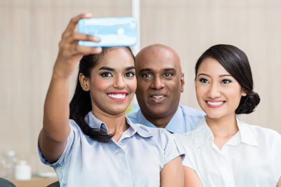 Si1806 Goingsolo Dream 49330929 Selfie Group 400