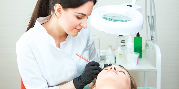 Si1806_microblading_dream_93795674_clientPhysician_850_np