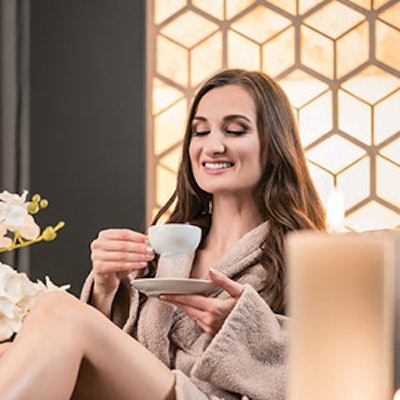 Si1809 Charity Dream 90120796 Woman Relax 300