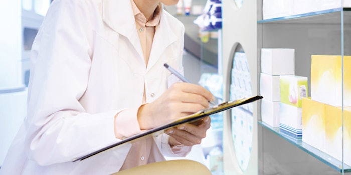 SI1904_inventory_dreamstime_xxl_90801212_checkingInventory_850_np