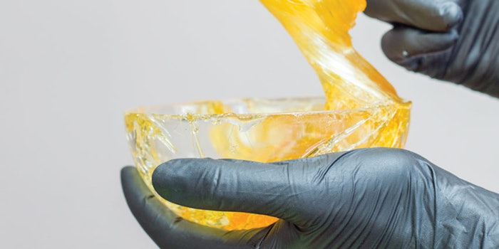 SI1905_Sugaring_dreamstime_xxl_124512484_blackGloves_850_np