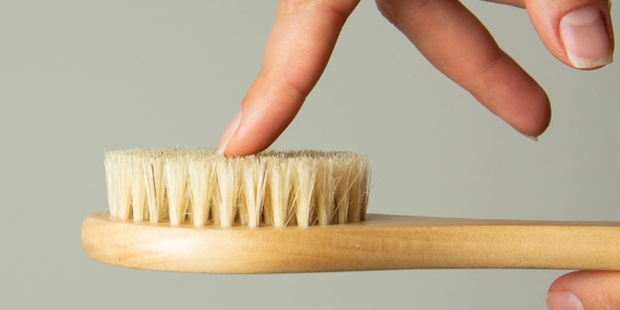 SI1907_brushing_dreamstime_xxl_138922252_brush_850_np