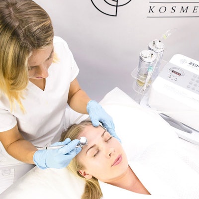 HydroLuxx-facial-device