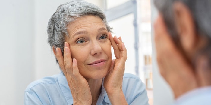 WomanExaminingWrinklesFaceAgeGracefully_850x425