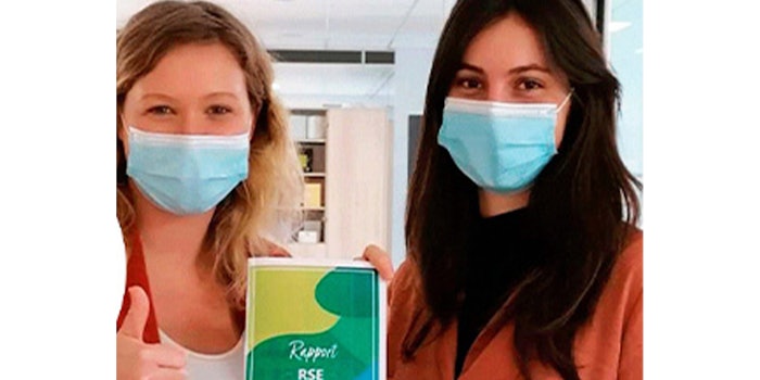 Lessonia team members accepting the award. Photo: Lessonia's Facebook.