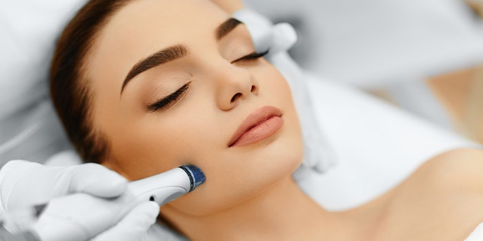 Solasta Spa offers LED light to fight acne.