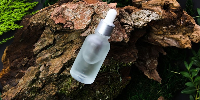 The oil extracted from the seed of the tamanu nut tree can help to heal acne, wounds, and dry skin.