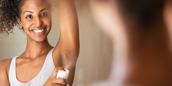 Users have been using a spray bottle or cotton round to apply glycolic acid.
