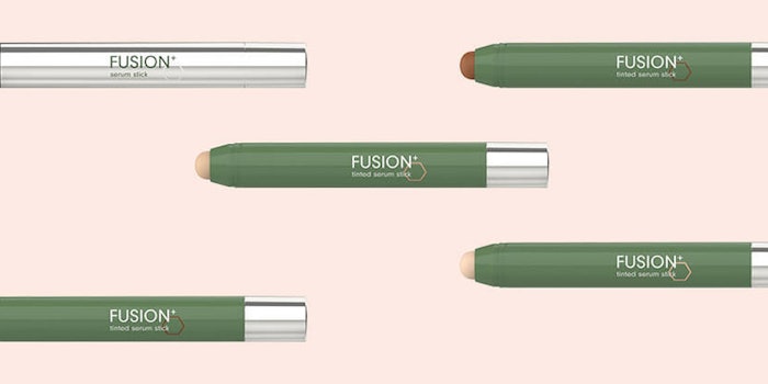 Pigmentation can be achieved in all common concealer colors, as well as with highlighter and pearls.