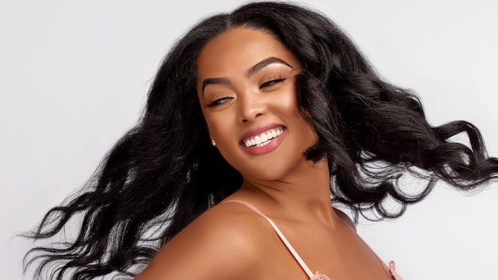 Hair: Ashley Brown / @ash_hairbarbie MUA: Mahogany Tate / @Cosm0e;