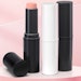 The five-gram container is customizable, offered in white and matte black colors and designed to package a variety of solid foundations.