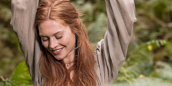 dermosoft G 3 CY MB provides selective activity against bacteria that is known to be involved in body odor formation, providing efficacy in deodorant formulations.