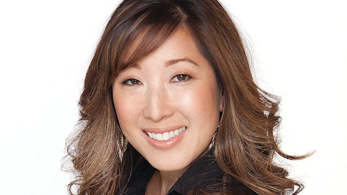 Lisa Michaelis Headshot Cropped L