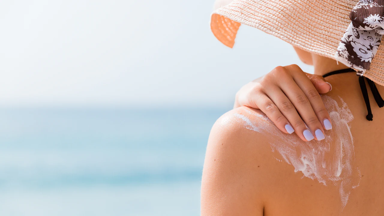 Experiencing Acne As A Result Of Harmful Colors? This Holi, Here's How To Keep Your Skin Safe Experiencing Acne As A Result Of Harmful Colors? This Holi, Here's How To Keep Your Skin Safe