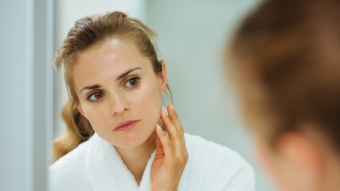 Some signs of a harmful skin reaction include stinging, dryness, and rashes