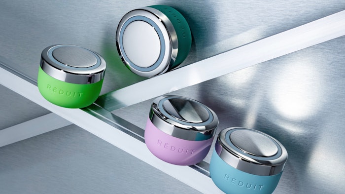 Réduit Boost is designed to fit into the palm of the hand and is available in four colors.