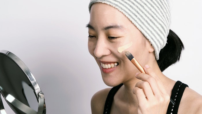 MiyoHAZE White’s properties display both wet and dry color fidelity with high opacity, resulting in a soft-focus effect in the end formulation.