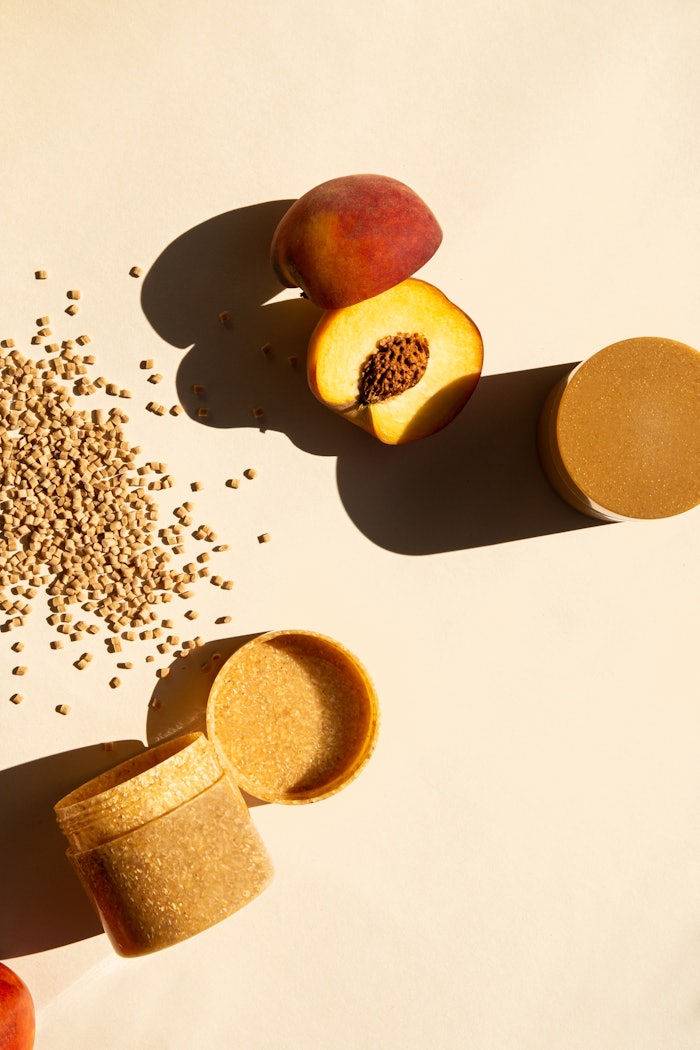 Sulapac’s bio-based materials are made of plant-based binders, responsibly sourced wood and feedstock from industrial and agricultural side streams, and naturally occurring clay minerals.